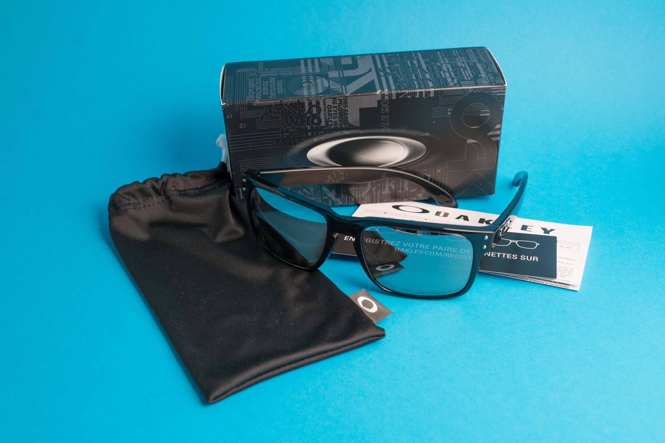 Jak rozpoznać oryginalne opakowanie okularów przeciwsłonecznych Oakley?
